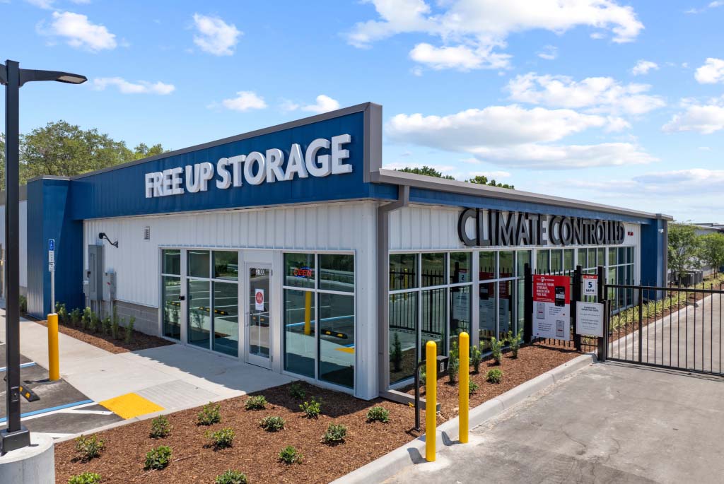 FreeUp Storage Self Storage in Eustis, FL 